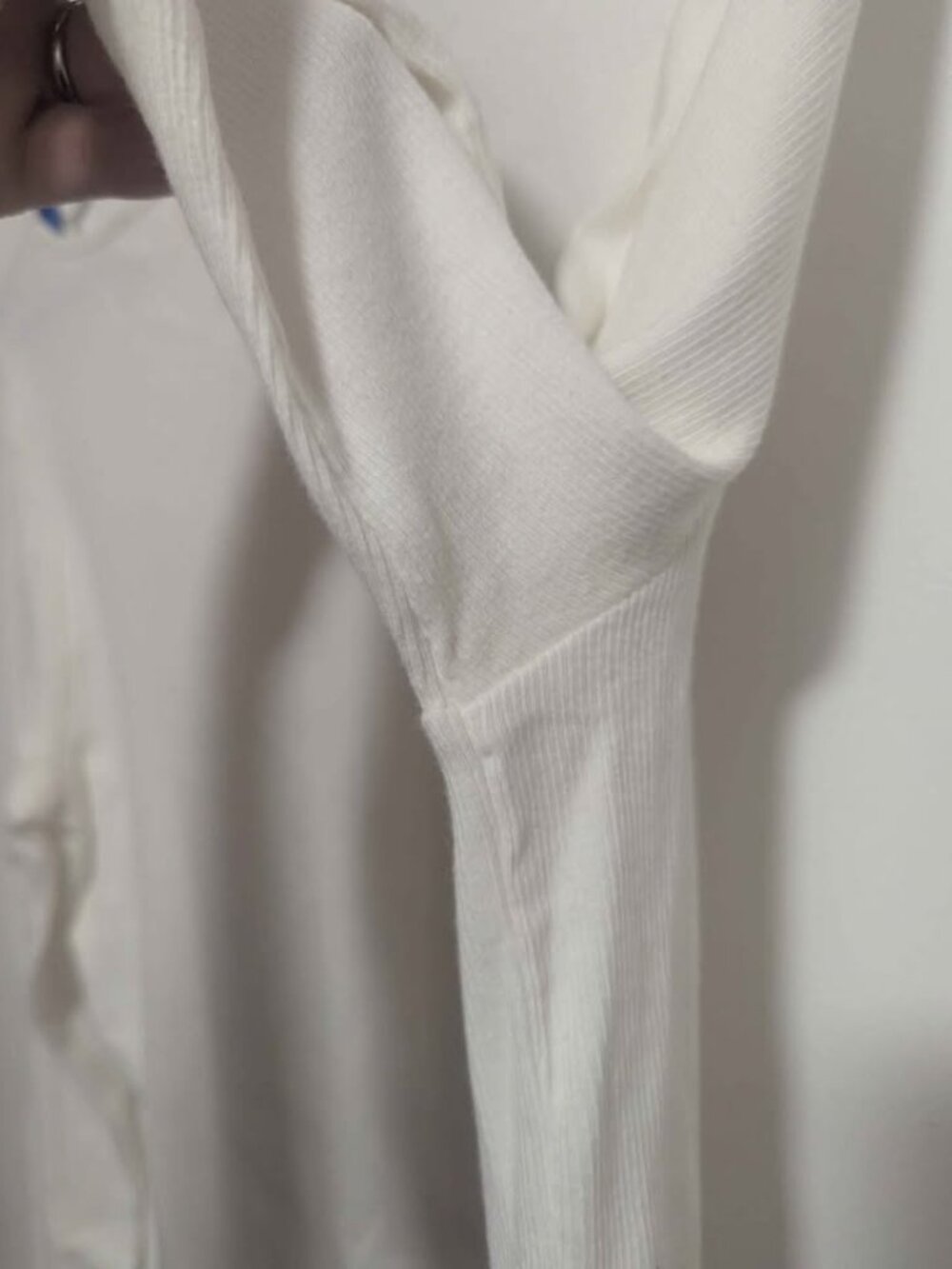Levi’s White Long Sleeve Logo Tee - Picture 7 of 8